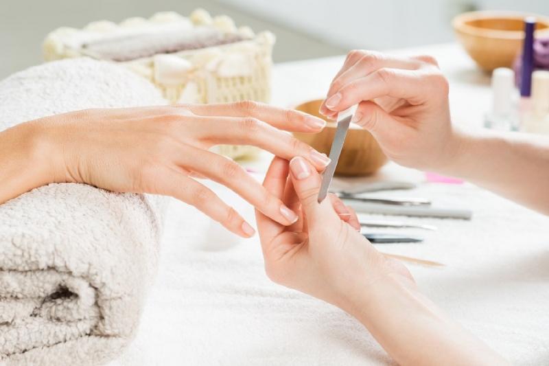 Permanentka platí pro aktivitu MANIKÚRA SPA 75 min přírodní nehty